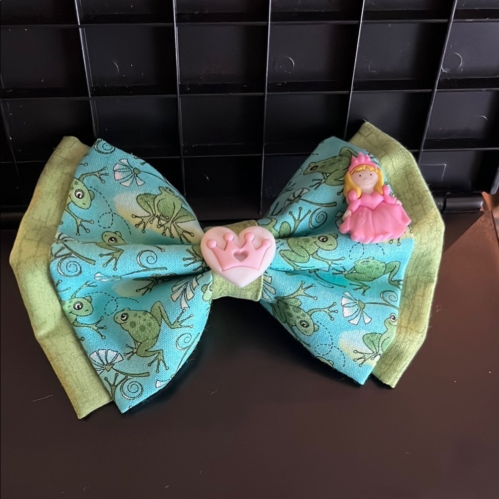 Green Frog Hair Bow with Princess Charm